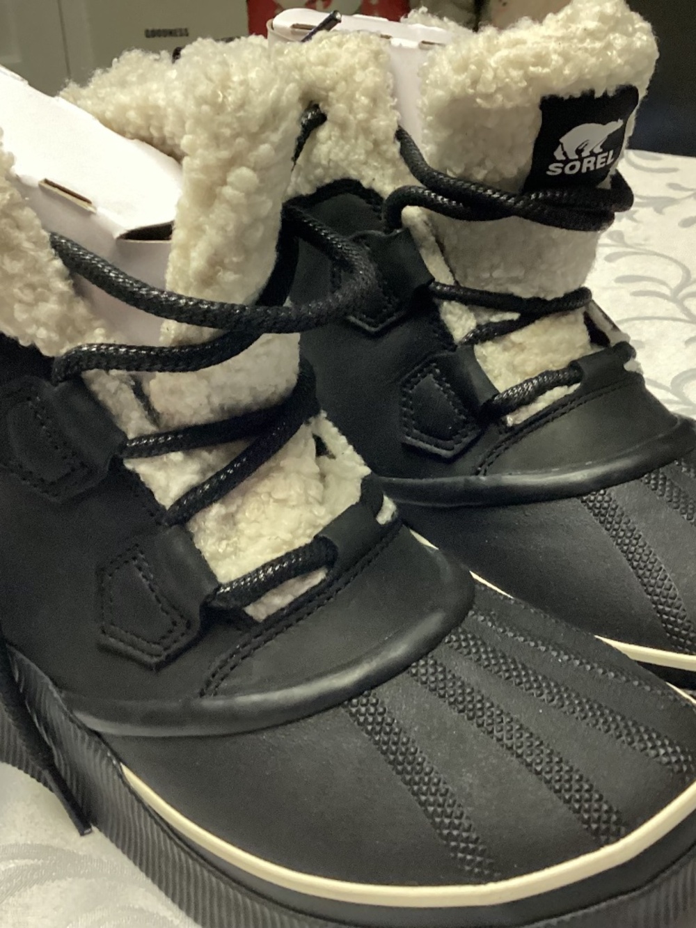 SOREL WOMENS BOOTS NIB SIZE 9 FUR LINEDCWATER PROOF TOO